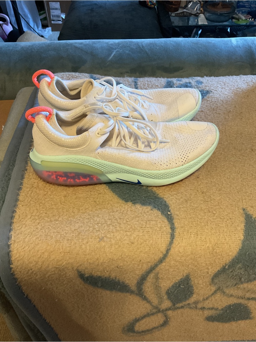 Men’s NIKE JOYRIDE Lightweight Neutral White Running Shoes with Mint Sole